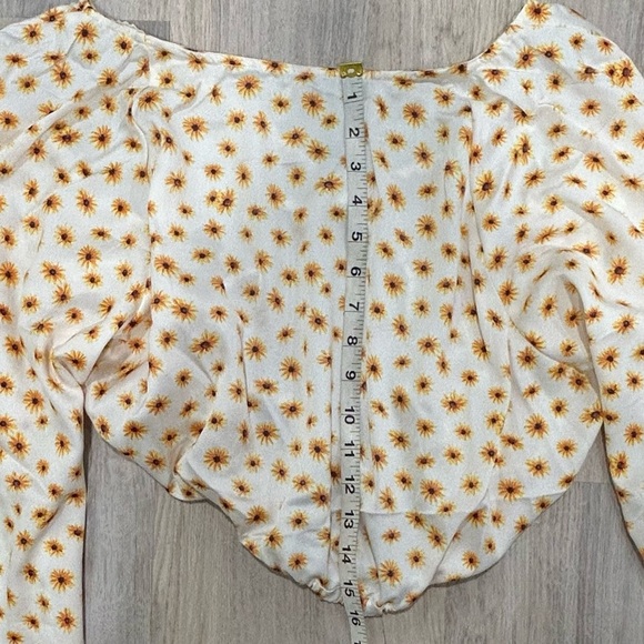 NWT WeWoreWhat Yellow Daisy Floral Long Sleeve Crop Top Elastic Hem Size XL - Picture 2 of 10
